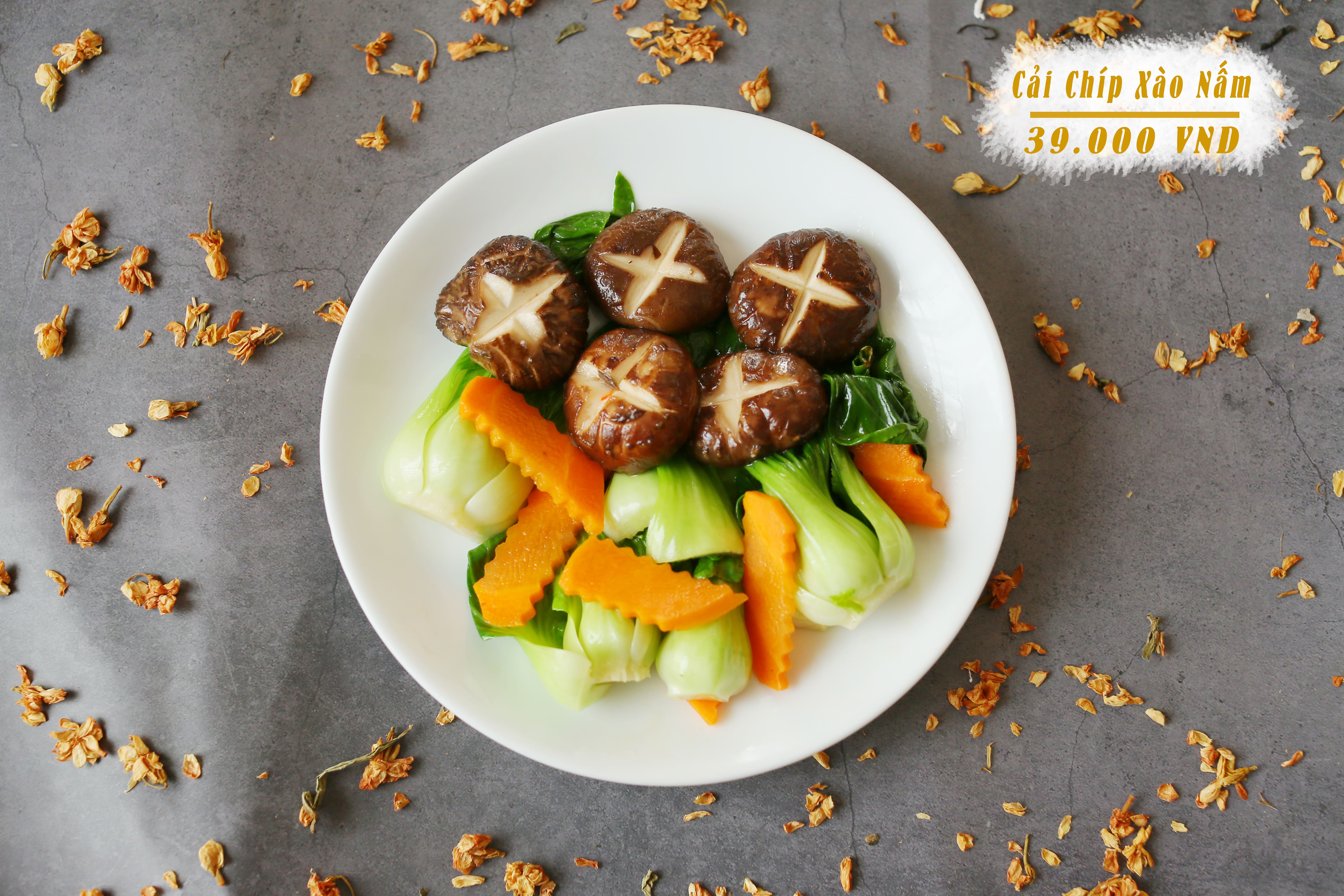 Cải chíp xào nấm hương (Stir-fried bok choy with shiitake mushrooms)