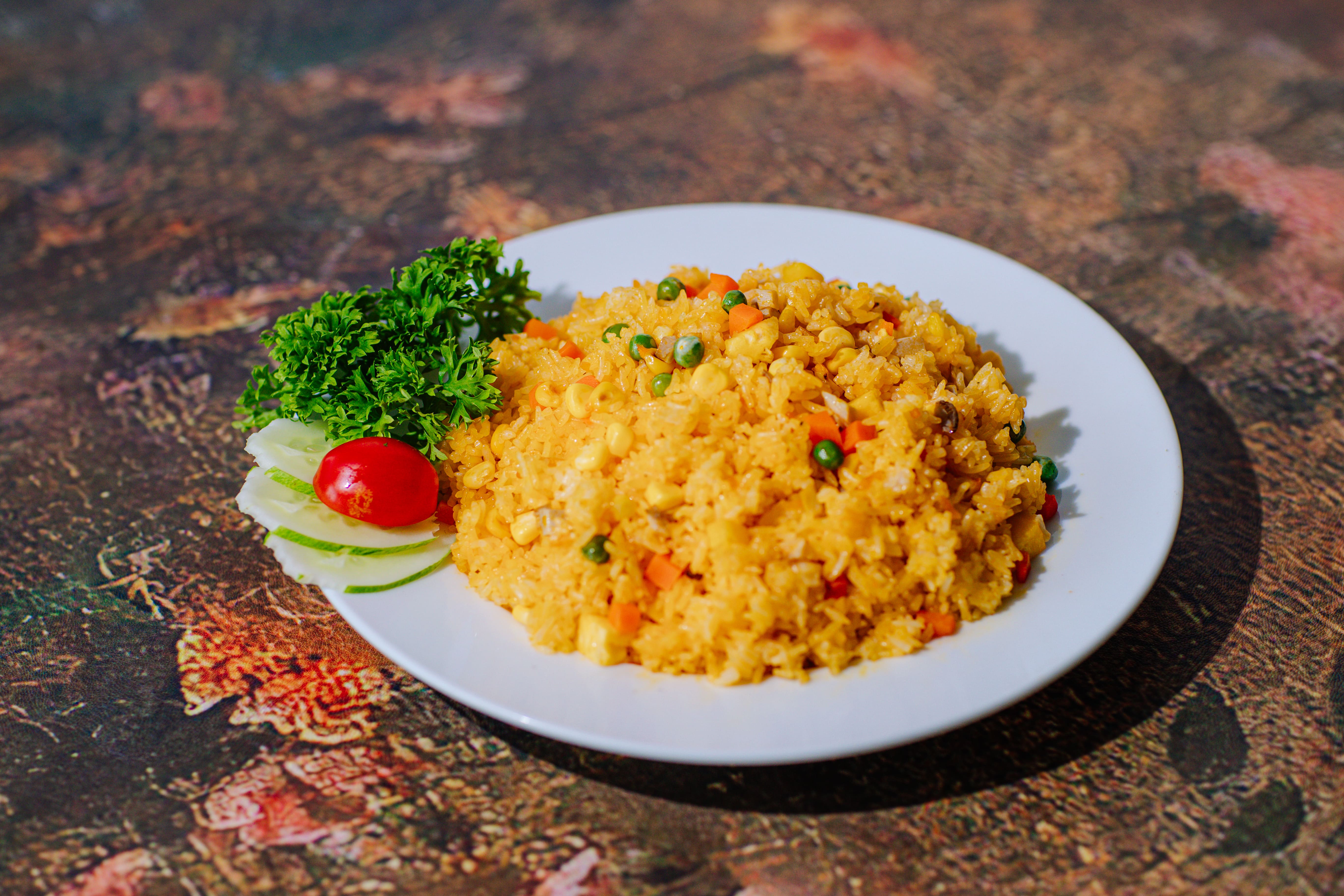 Cơm chiên dứa quả (Pineapple fried rice)