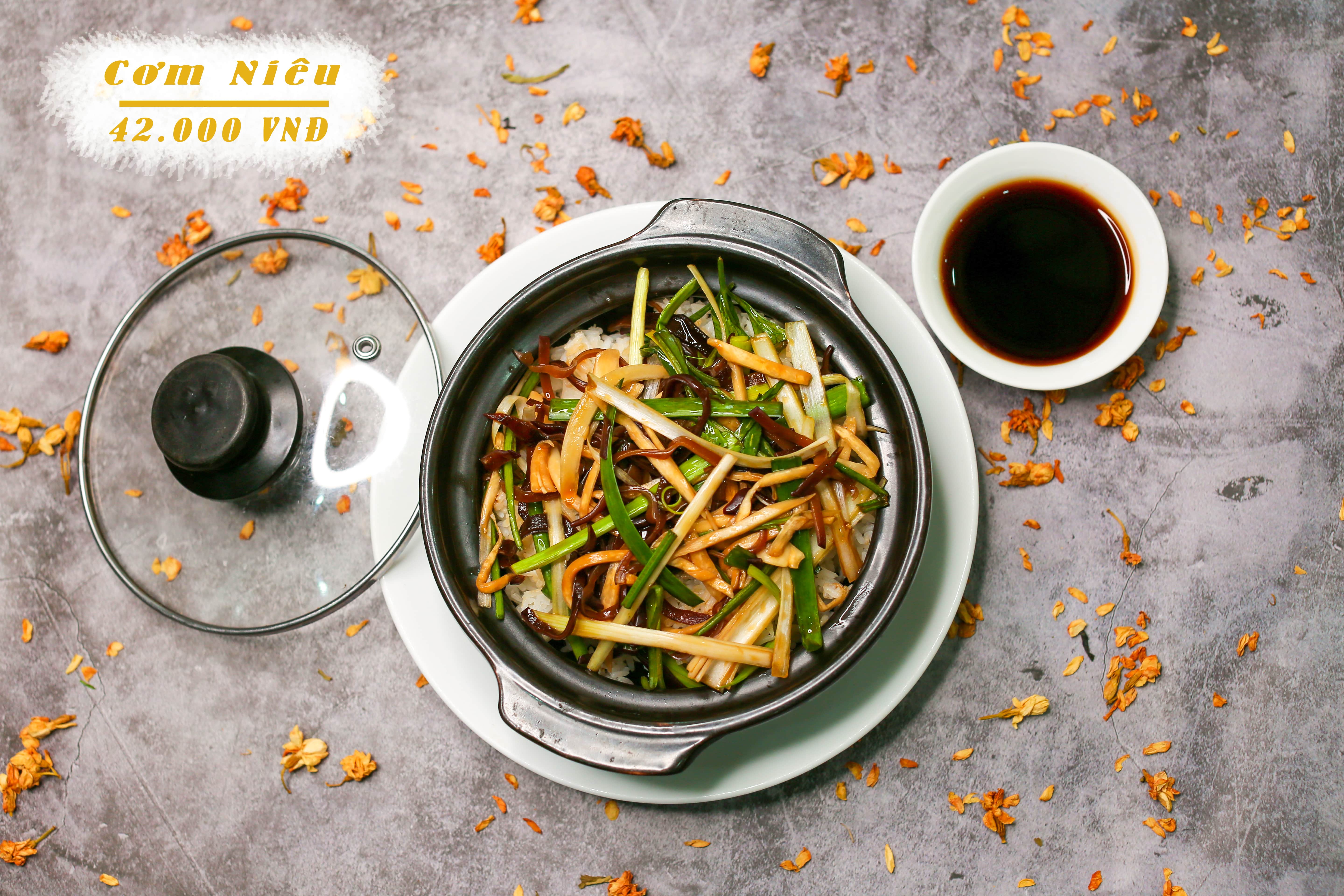Cơm niêu (Mushroom fried rice)