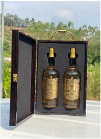 SÉT RƯỢU SÂM HỘP GỖ (Có 2 chai rượu)